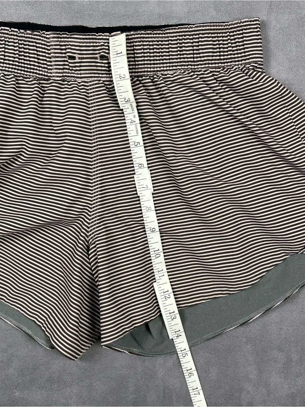 Lululemon Go The Distance Reversible Shorts Stripe Mink Berry Gray 10